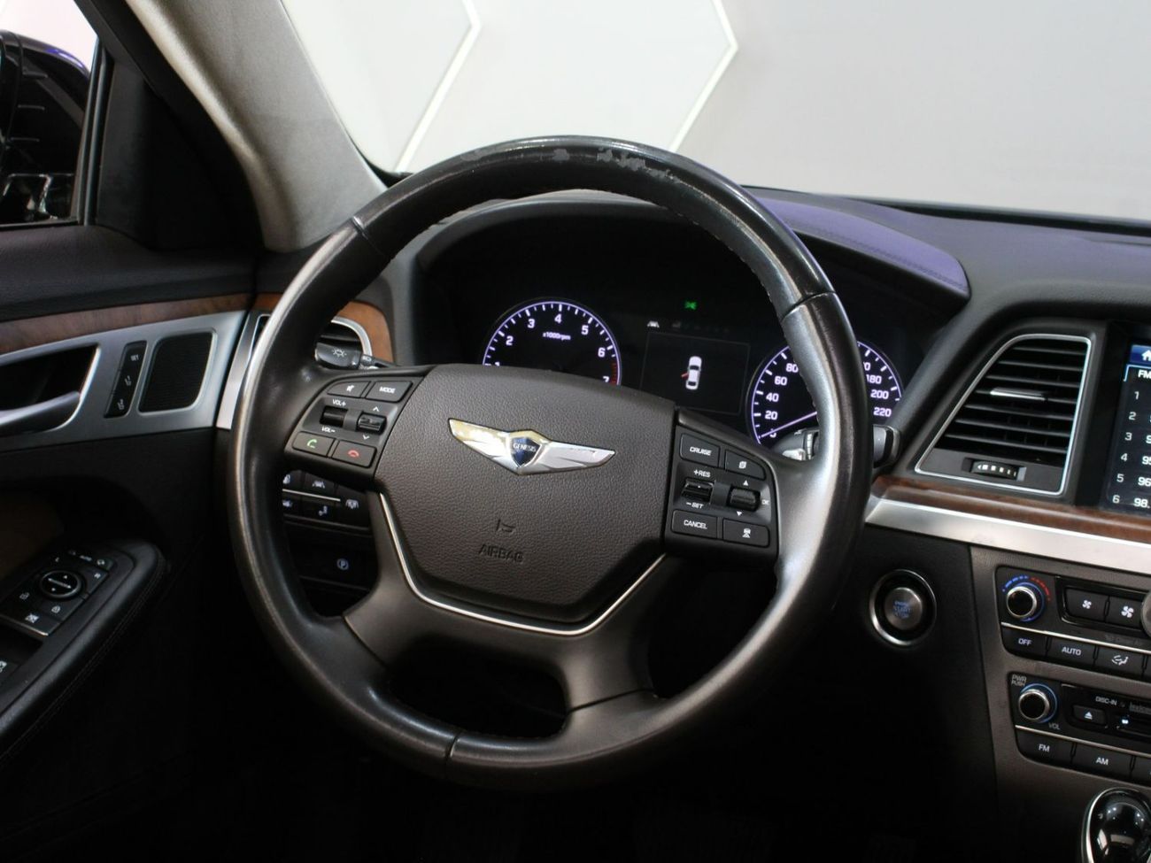 Hyundai Genesis ROYAL 5.0