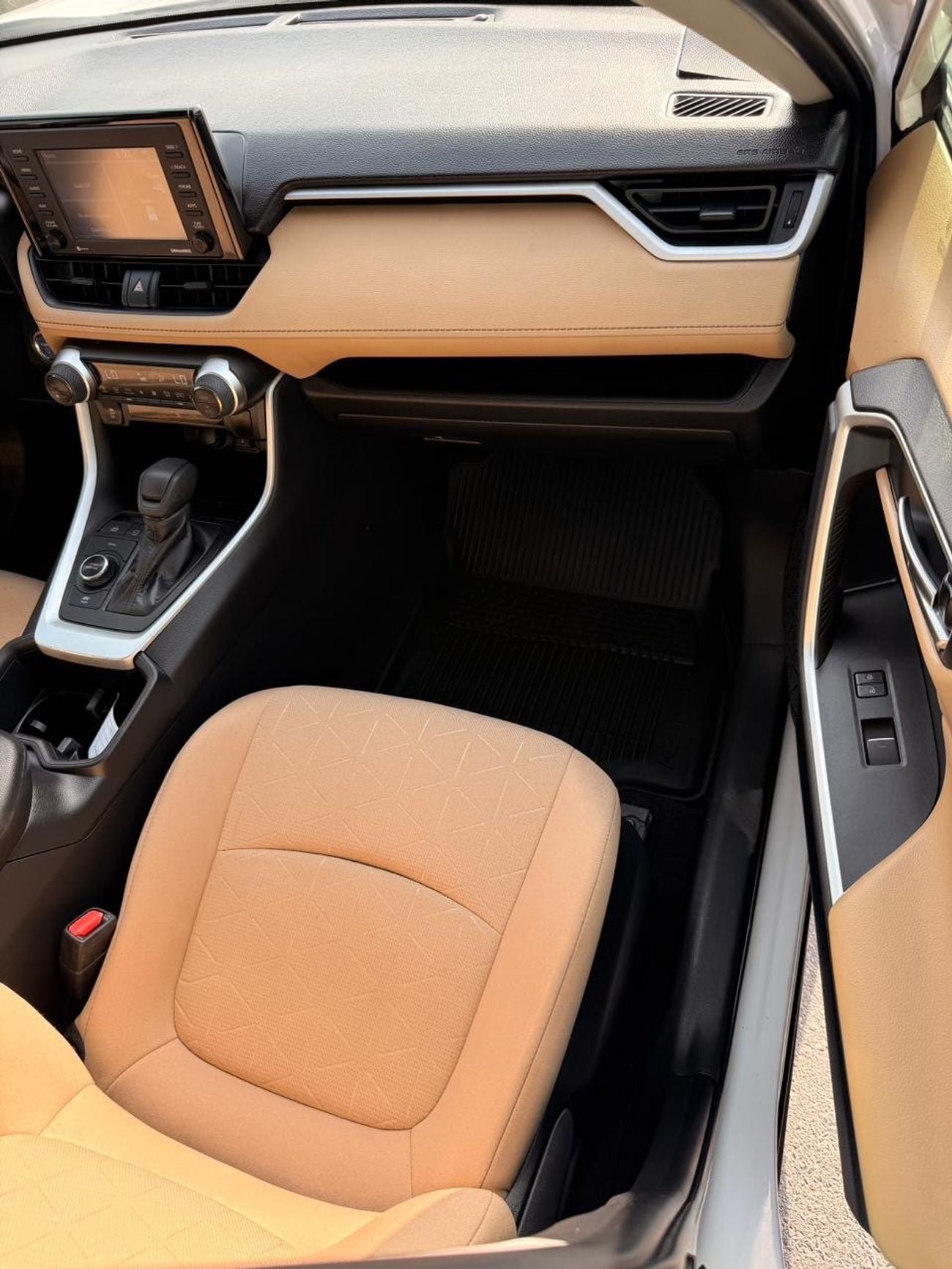 تويوتا راف ٤ XLE 2.5L