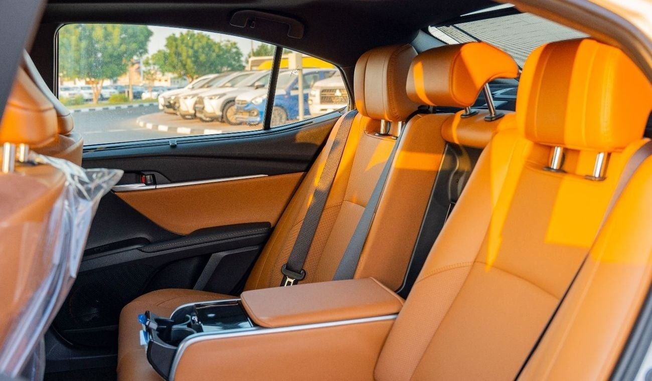 تويوتا كامري Toyota Camry Lumiere 2.5L HEV Full option - GCC (Export Price)