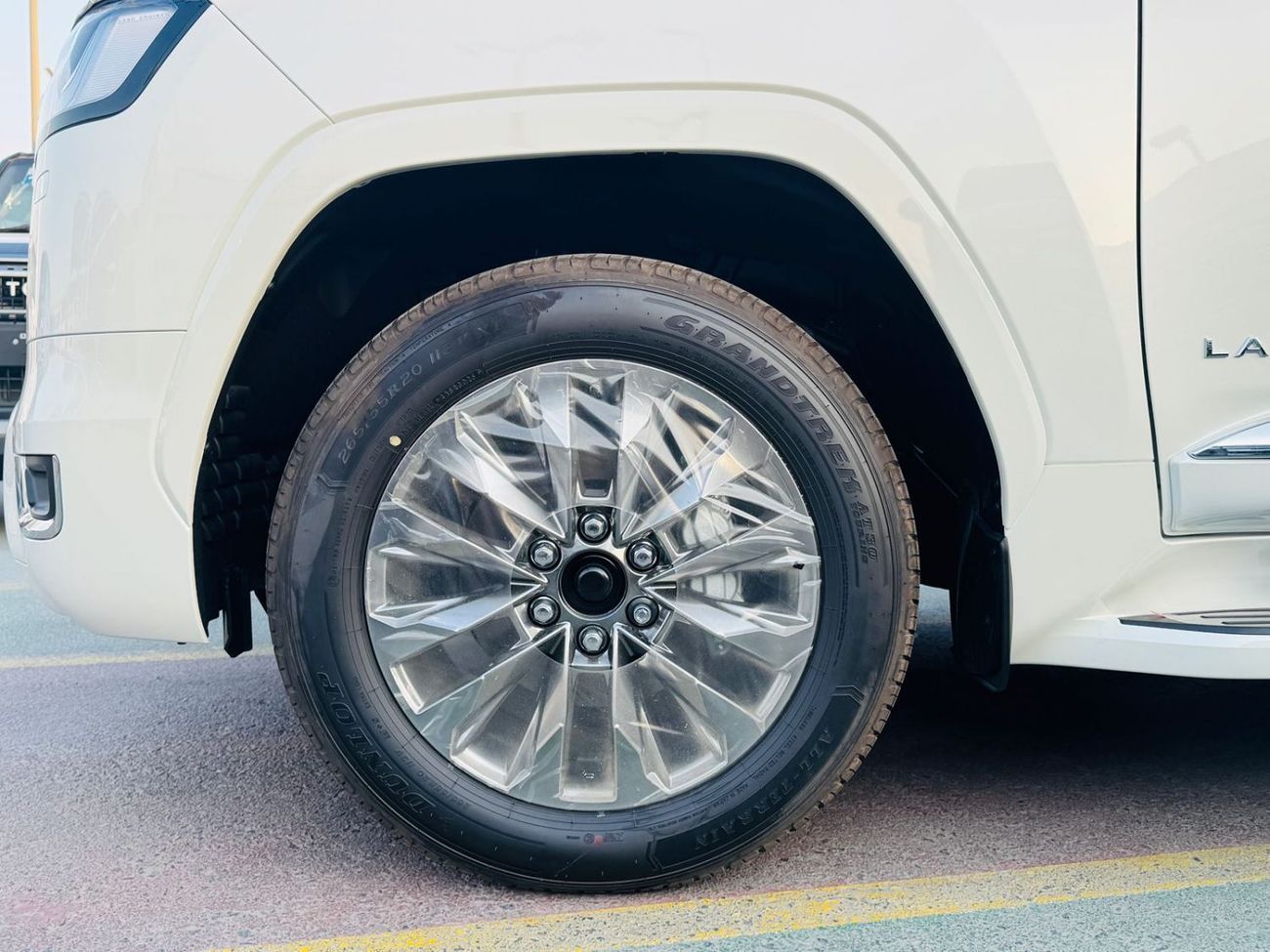 Toyota Land Cruiser TOYOTA LC300 VX 3.5L PTR  GCC A/T F/O WHITE 2025