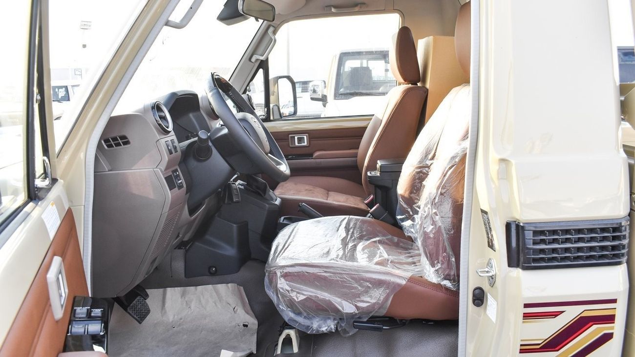 تويوتا لاند كروزر بيك آب 4.0L V6 Petrol Single Cabin  Auto Transmission