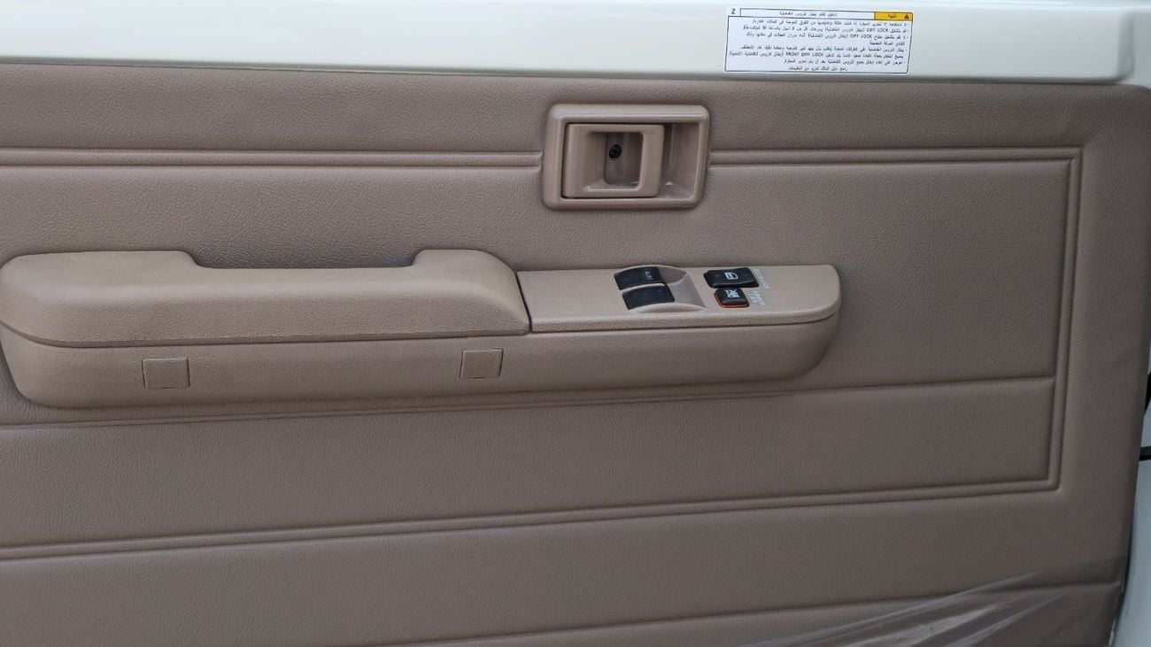 Toyota Land Cruiser Pick Up TOYOTA LC 79 S/C A/T 2.8L DSL MODEL YEAR 2025 WHITE(WITH DIFFIRENTIAL LOCK)