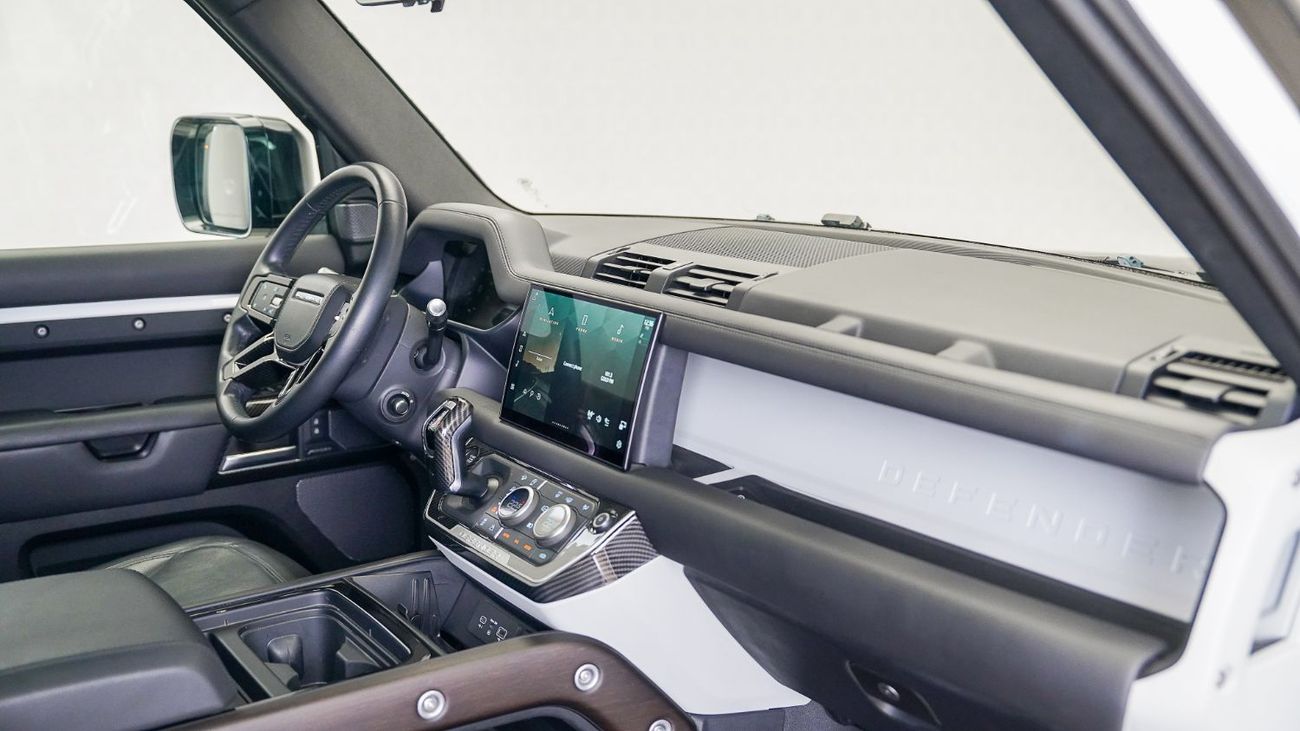 لاند روفر ديفندر P400 90 X-Dynamic HSE 3.0L (5 Seater) | AED 4,429 PM | Warranty February 2027 | GCC