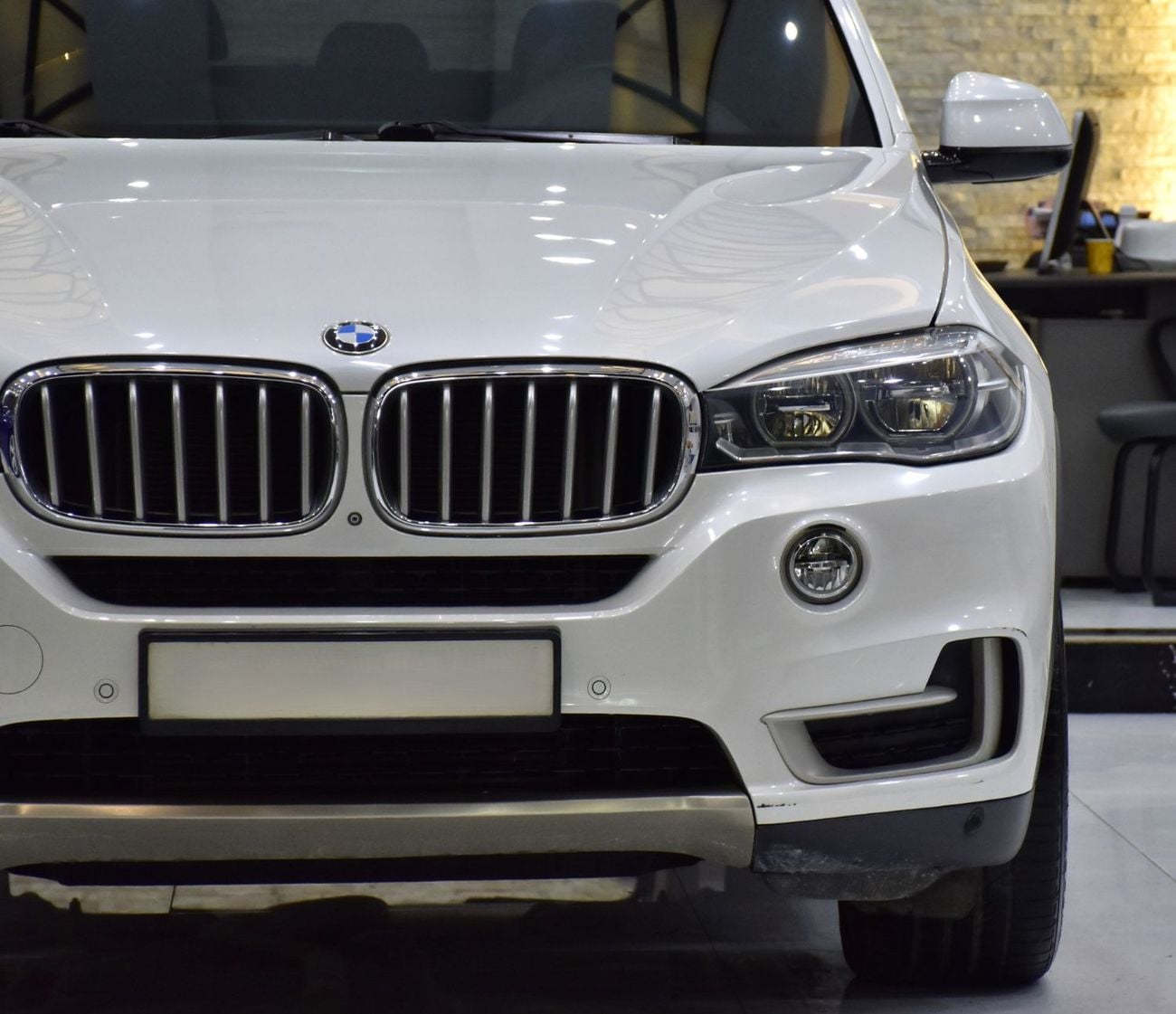 BMW X5 35i EXCLUSIVE EXCELLENT DEAL for our BMW X5 xDrive35i ( 2015 Model ) in White Color GCC Specs