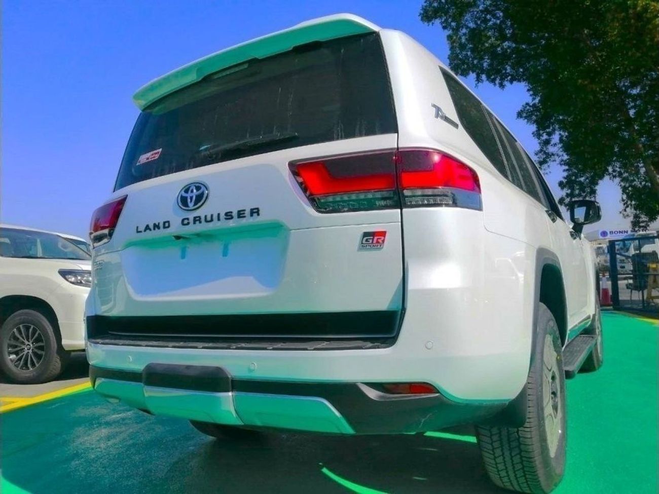 تويوتا لاند كروزر GR - FULL OPTION - PETROL