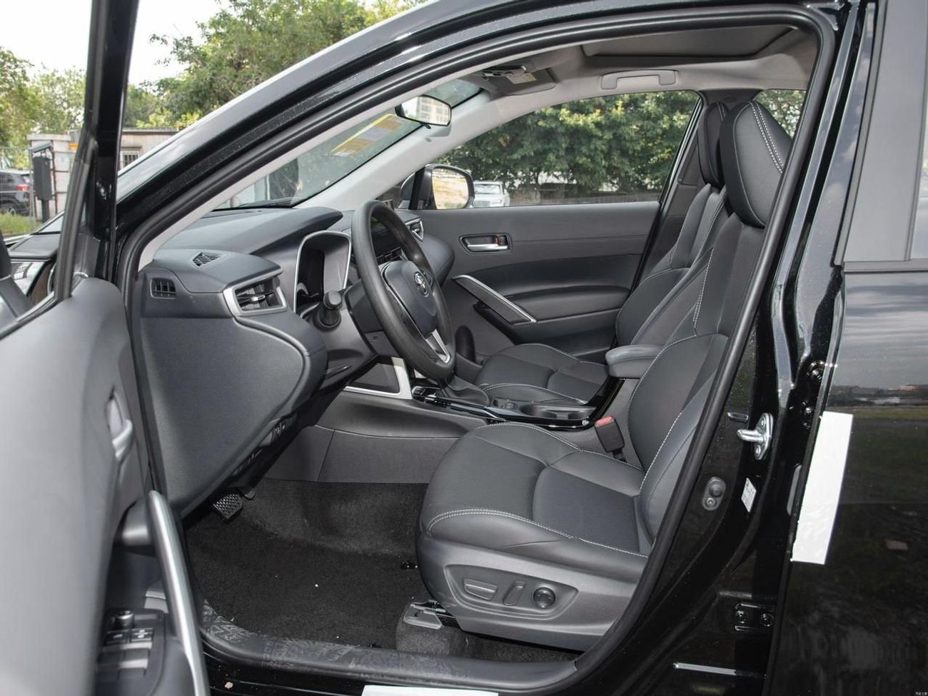 تويوتا فرونتلاندر 2025 TOYOTA FRONTLANDER LUXURY ,2.0L,HYBRID,ELITE,LEAHTER SEAT,DRIVER POWER SEAT,SUNROOF,BACK DOOR P