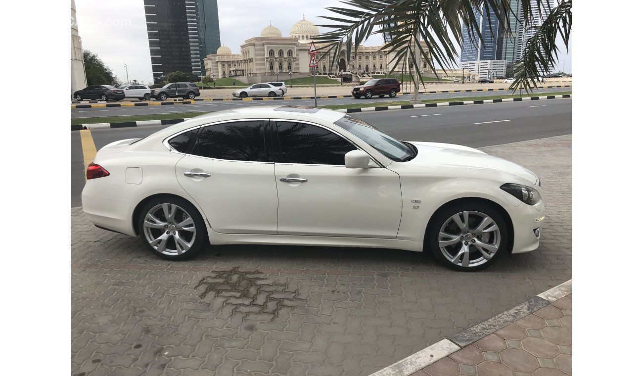 Infiniti Q70 3.7L Sport Edition