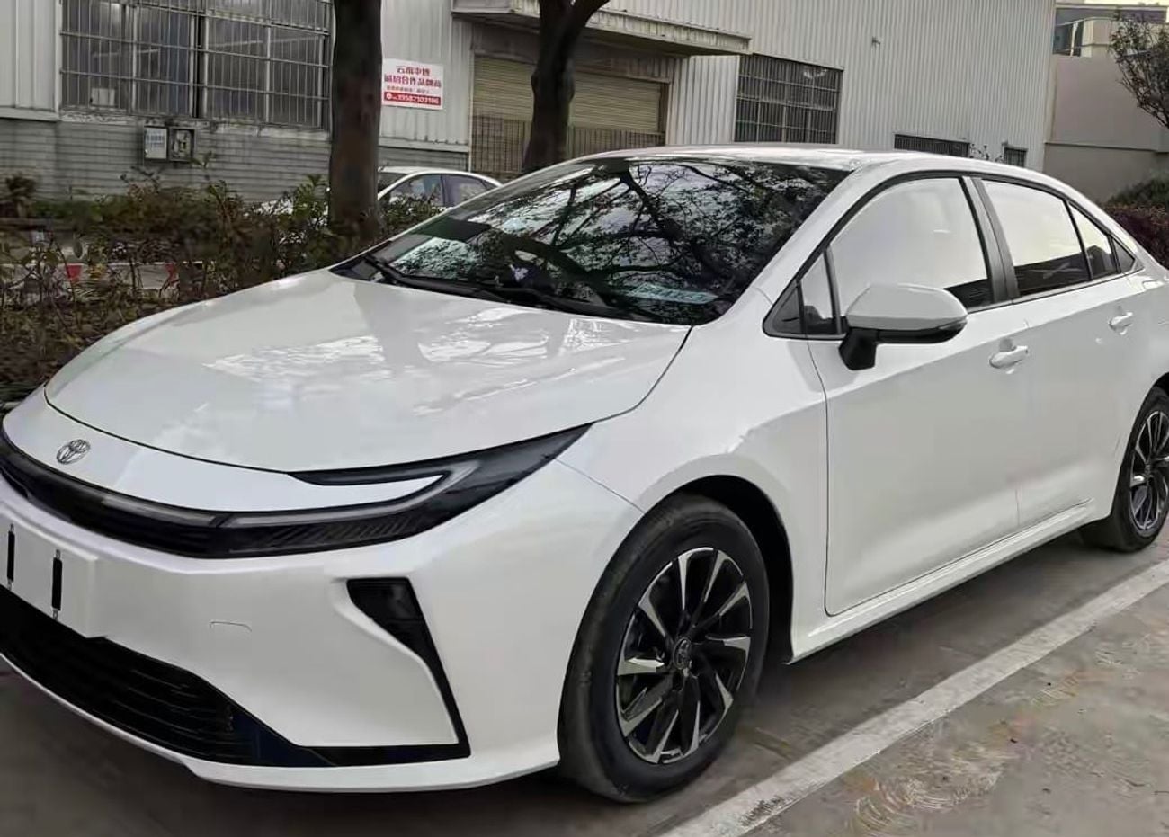 Toyota Corolla XLI HEV 1.8 Elite white-black
