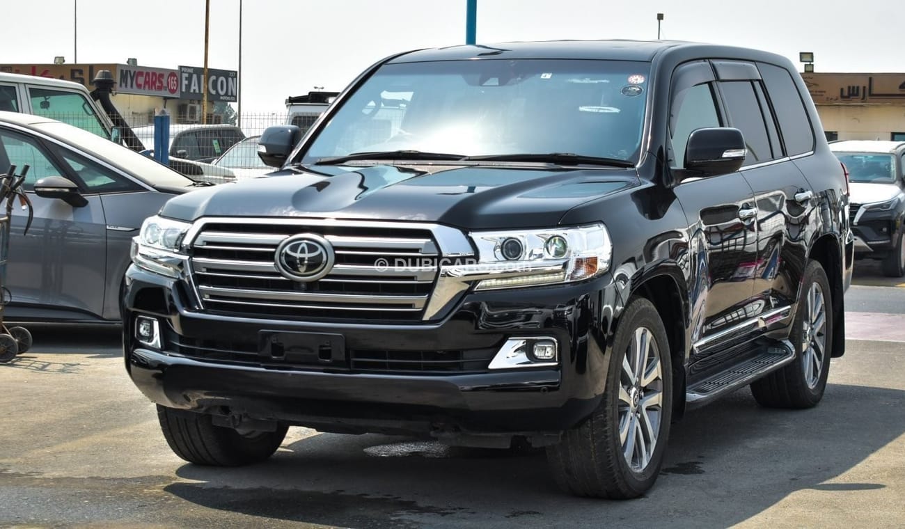 Used Toyota Land Cruiser V8 2019 for sale in Dubai - 659345