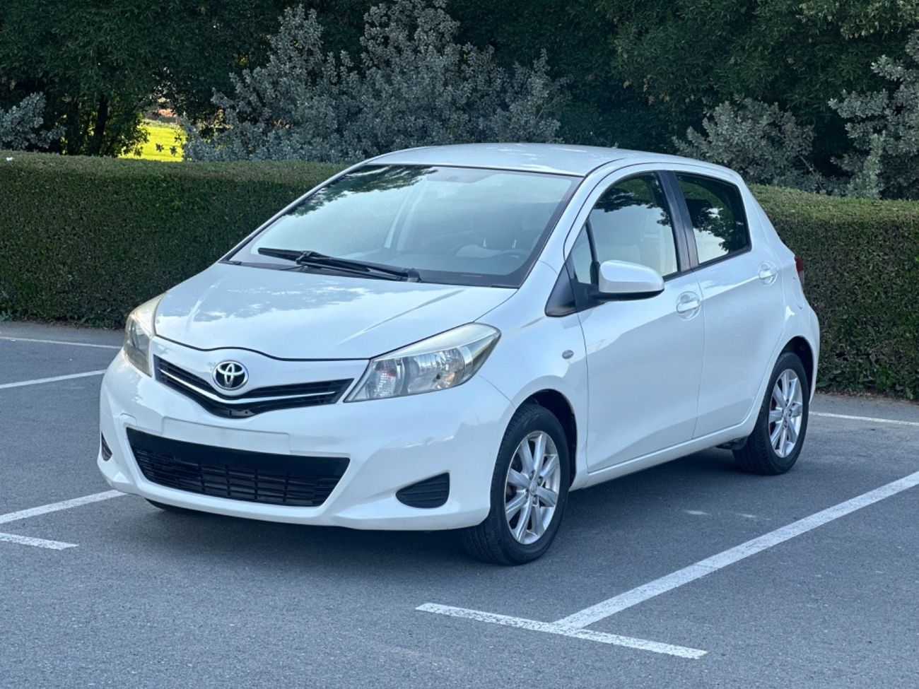 تويوتا يارس موديل 2014 خليجي حاله ممتازه جداا من الداخل والخارج