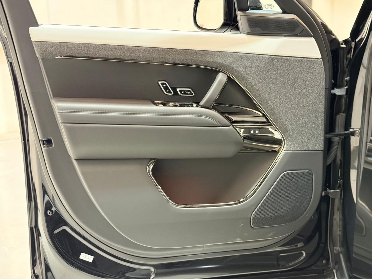 لاند روفر رينج روفر سبورت P400 DYNAMIC SE 2025