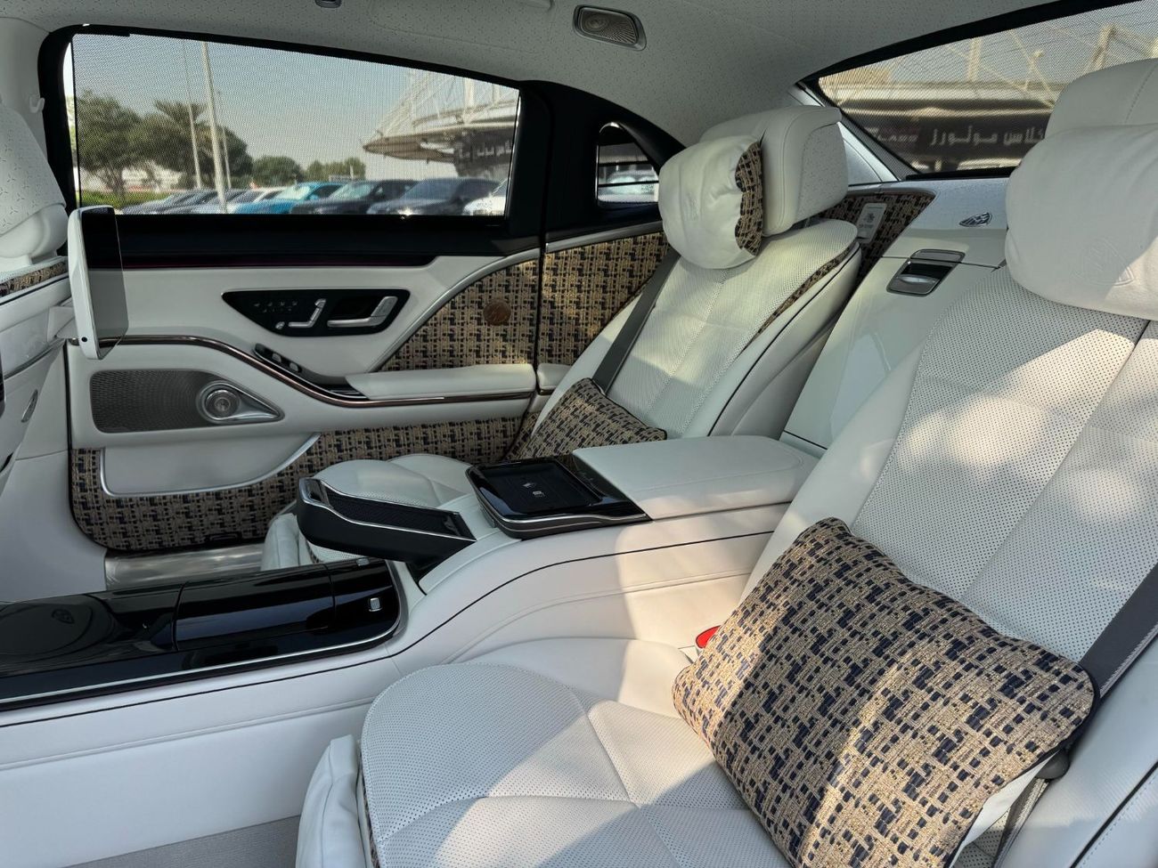 Mercedes Maybach S680 Maybach **2023**BRAND NEW GCC SPEC UNDER WARRANTY AND SERVICE