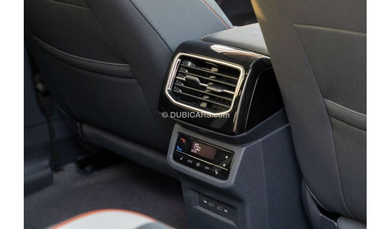 Volkswagen ID.6 2022 Volkswagen ID6 Litepro 20" Fixed Panoramic W/o HUD + 360CAM 6 Seats AT - Gold inside white & bl