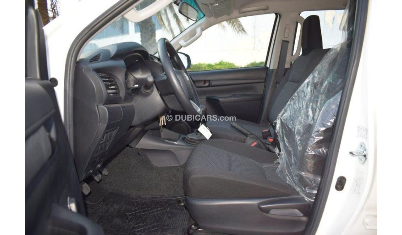 Toyota Hilux 2.4 Diesel Double Cab Pick up 2016 model with Rear camera, bedliner-towing hook - bumper