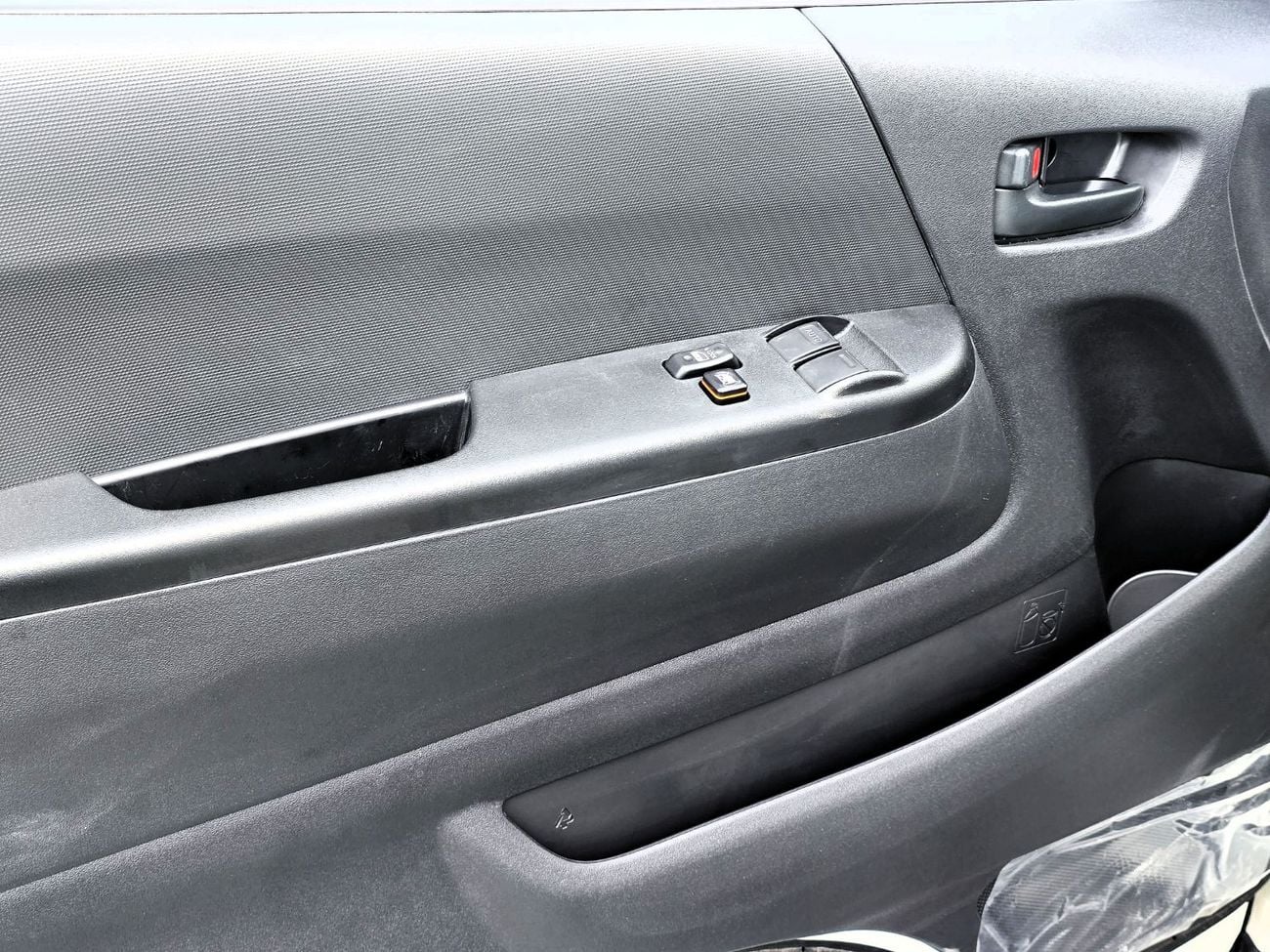 Toyota Hiace GLS -High Roof  Panal Van 2.7L Toyota Hiace High Roof Old Shape Cargo 2.7l petrol RWD 3 SEATS Gcc sp