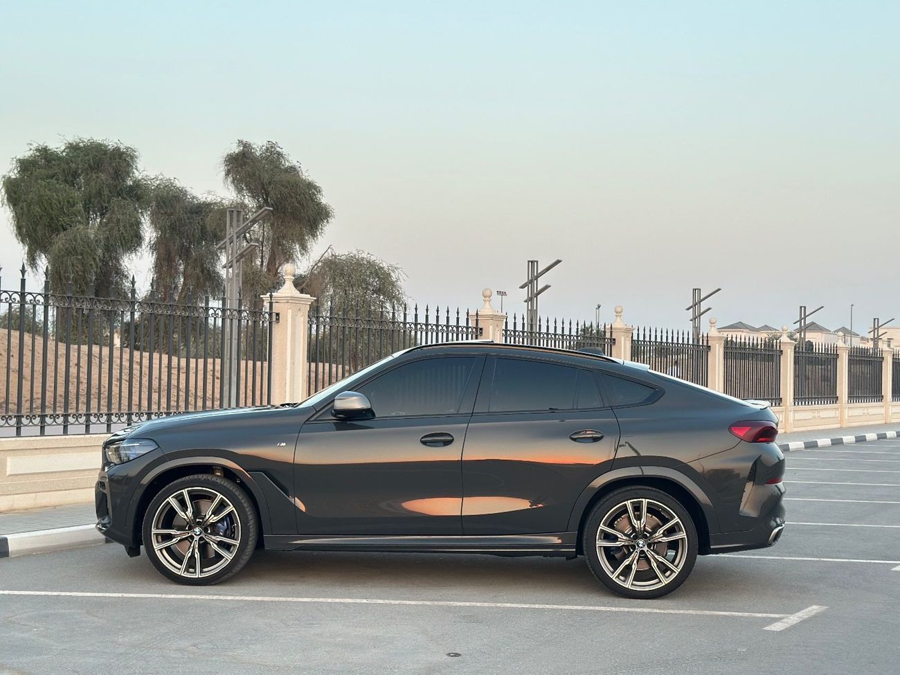 BMW X6 M50i 4.4L V8 | 2021 | GCC Specs | Warranty And Service AGMC | Full Option | Perfect Condition