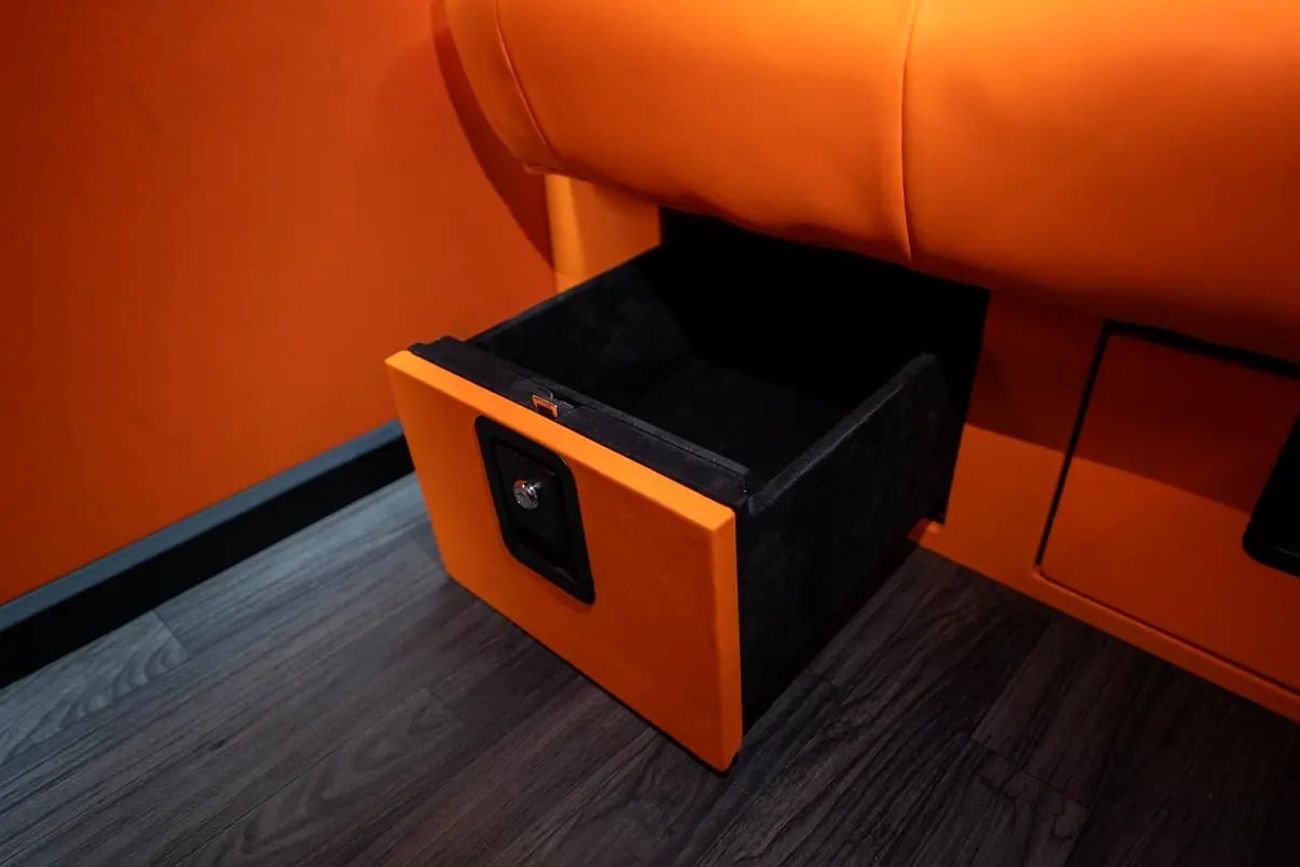 Mercedes-Benz Sprinter VIP MERCEDES with Additional AC and Air Suspension - 2 Years Warranty VLINE