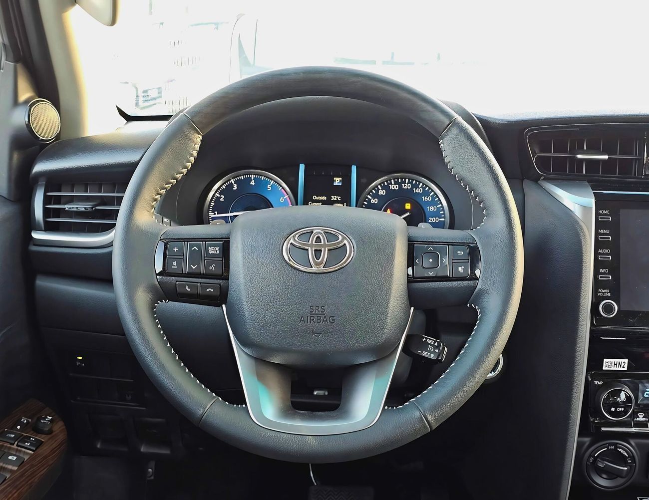 Toyota Fortuner FULL OPTION | 2.7L V4 PETROL | PUSH START | AUTO A/C | DVD + CAMERA | 4X4  (CODE # 69088)