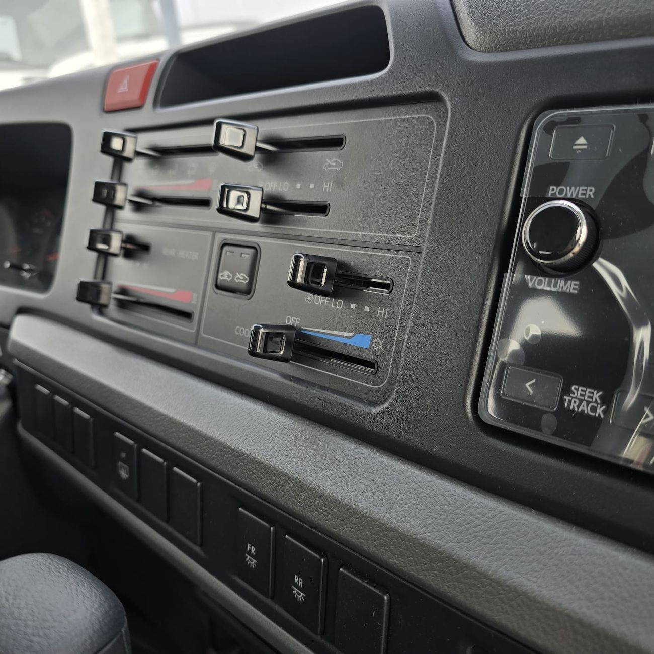 Toyota Coaster TOYOTA COASTER FULL OPTION 2.8 L DIESEL 2025 MODEL AUTOMATIC TRANSMISSION