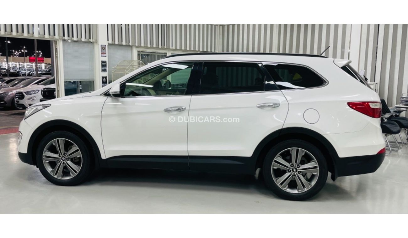 Hyundai Grand Santa Fe Grand Santa Fe .. GCC .. V6 .. 3,3L .. Perfect Condition