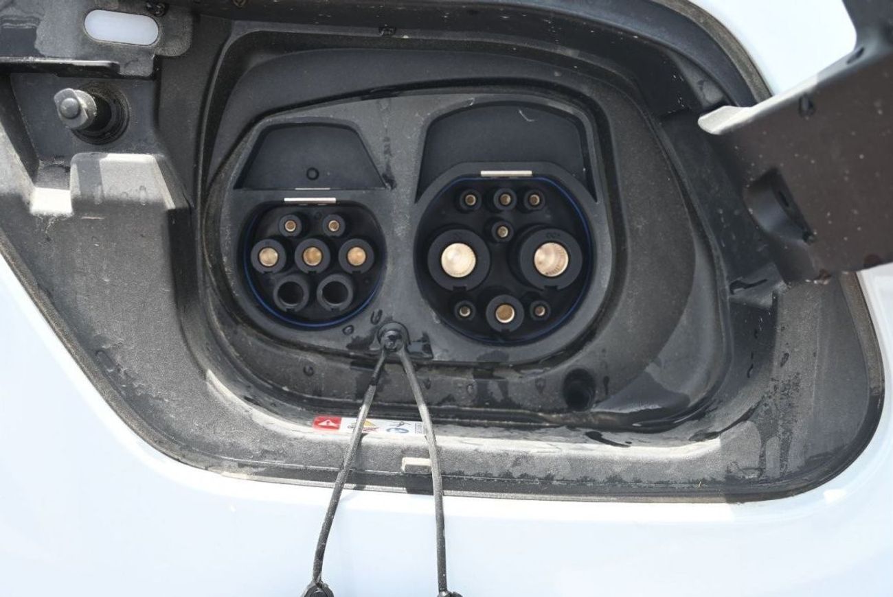 Volkswagen ID.3 Volkswagen ID 3 PRO, FWD, 5 Doors Electric Engine, 20 inch Alloy wheels, Close Panoramic Roof, Heads