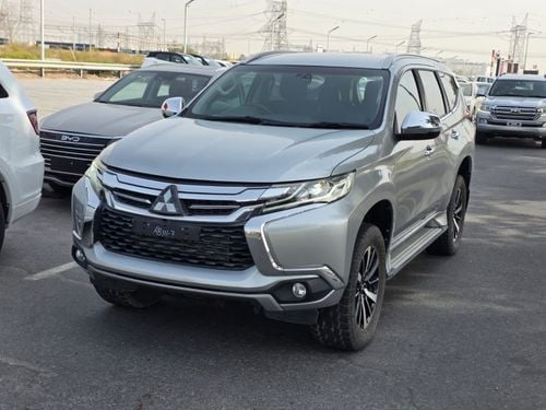 Mitsubishi Pajero diesel Pajero right hand drive for export only