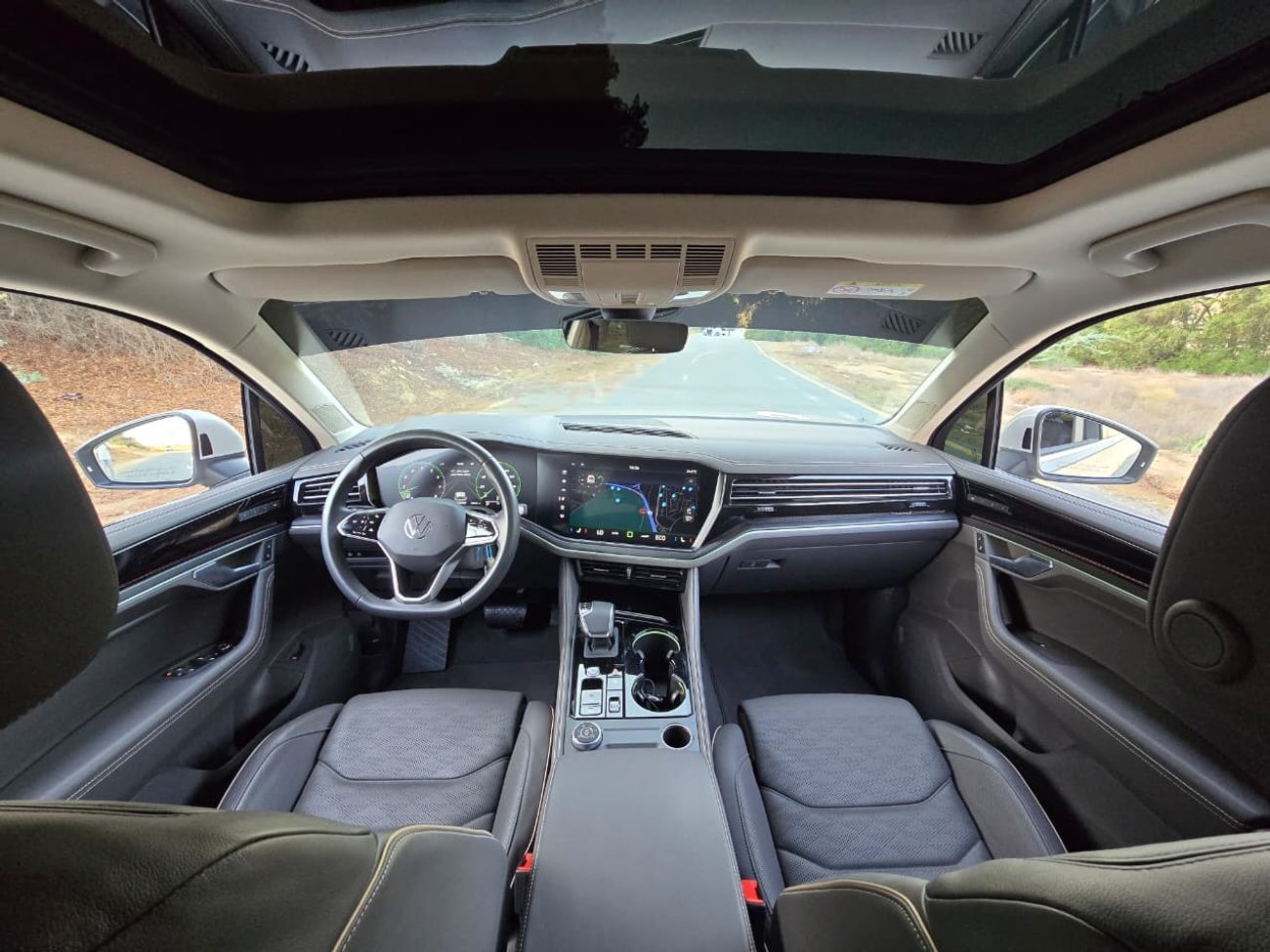 Volkswagen Touareg Comfortline 3.0L VOLKSWAGEN TOUAREG 2024 GCC // UNDER WARRNTY // LOW MILEAGE // PERFECT CONDITION