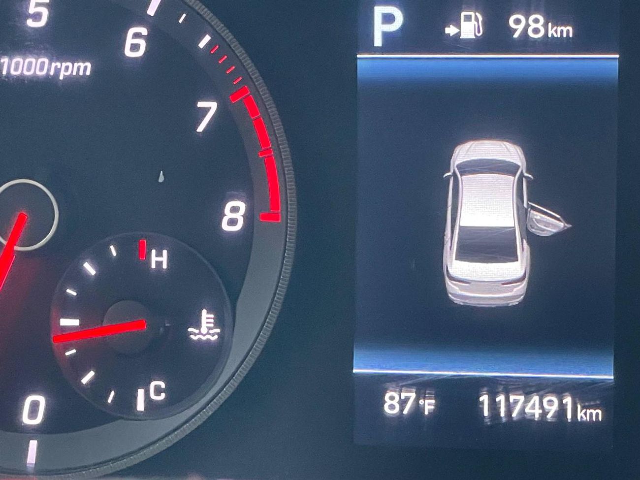 هيونداي سوناتا رياضي / محرك 2.4 لتر V4 / كامل المواصفات / فتحة سقف / زجاج أمامي / دخول وتشغيل بدون مفتاح / نظيف للغ