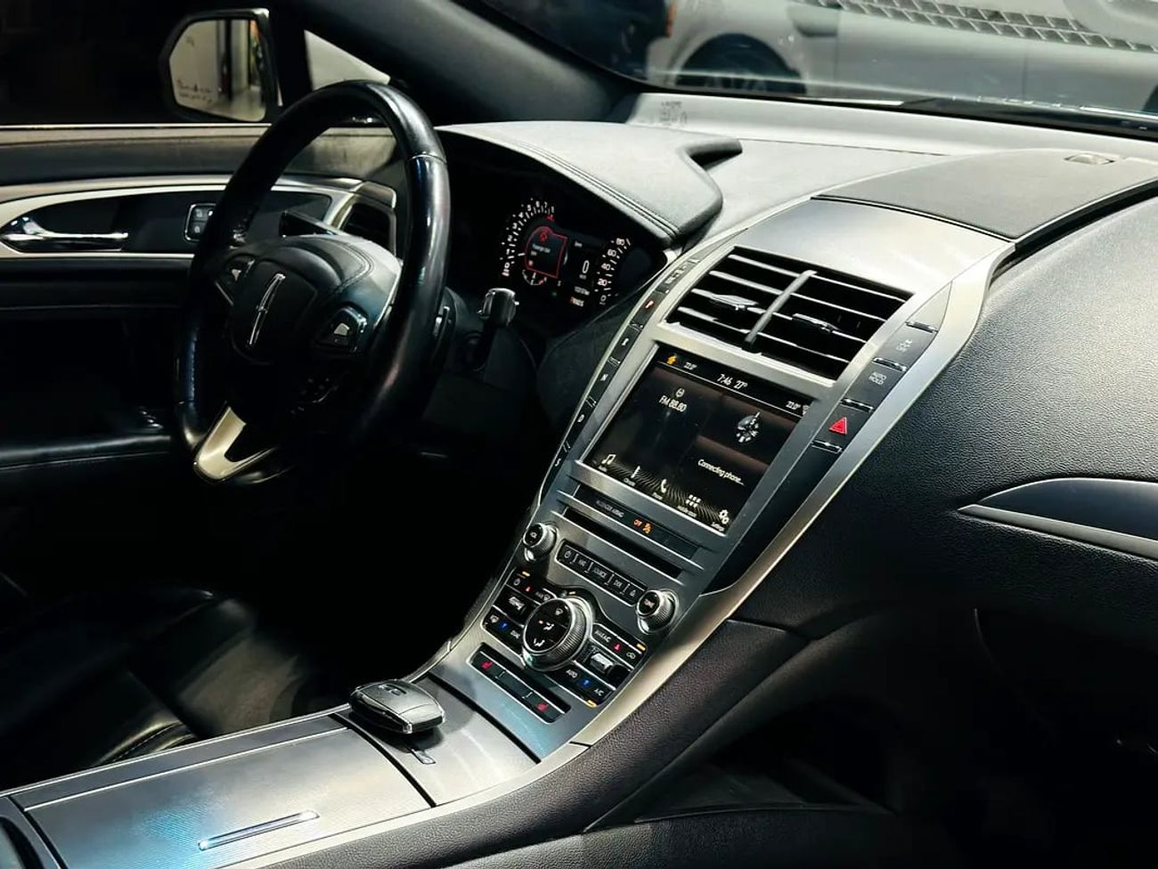 Lincoln MKZ GCC SPECS WELL MAINTAINED WITH ONE YEAR WARRANTY 37500