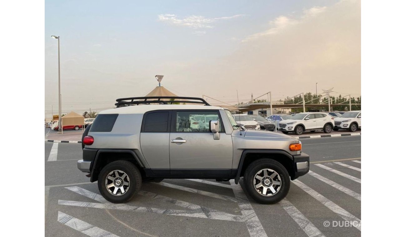 تويوتا إف جي كروزر 2010 TOYOTA FJ CRUISER WITH LEATHER SEAT