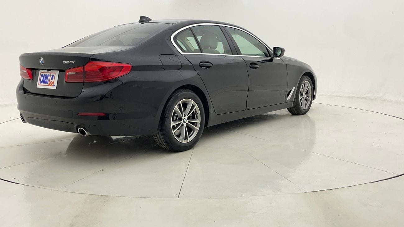 بي أم دبليو 520i EXCLUSIVE 2 | بدون دفعة مقدمة | اختبار القيادة في المنزل