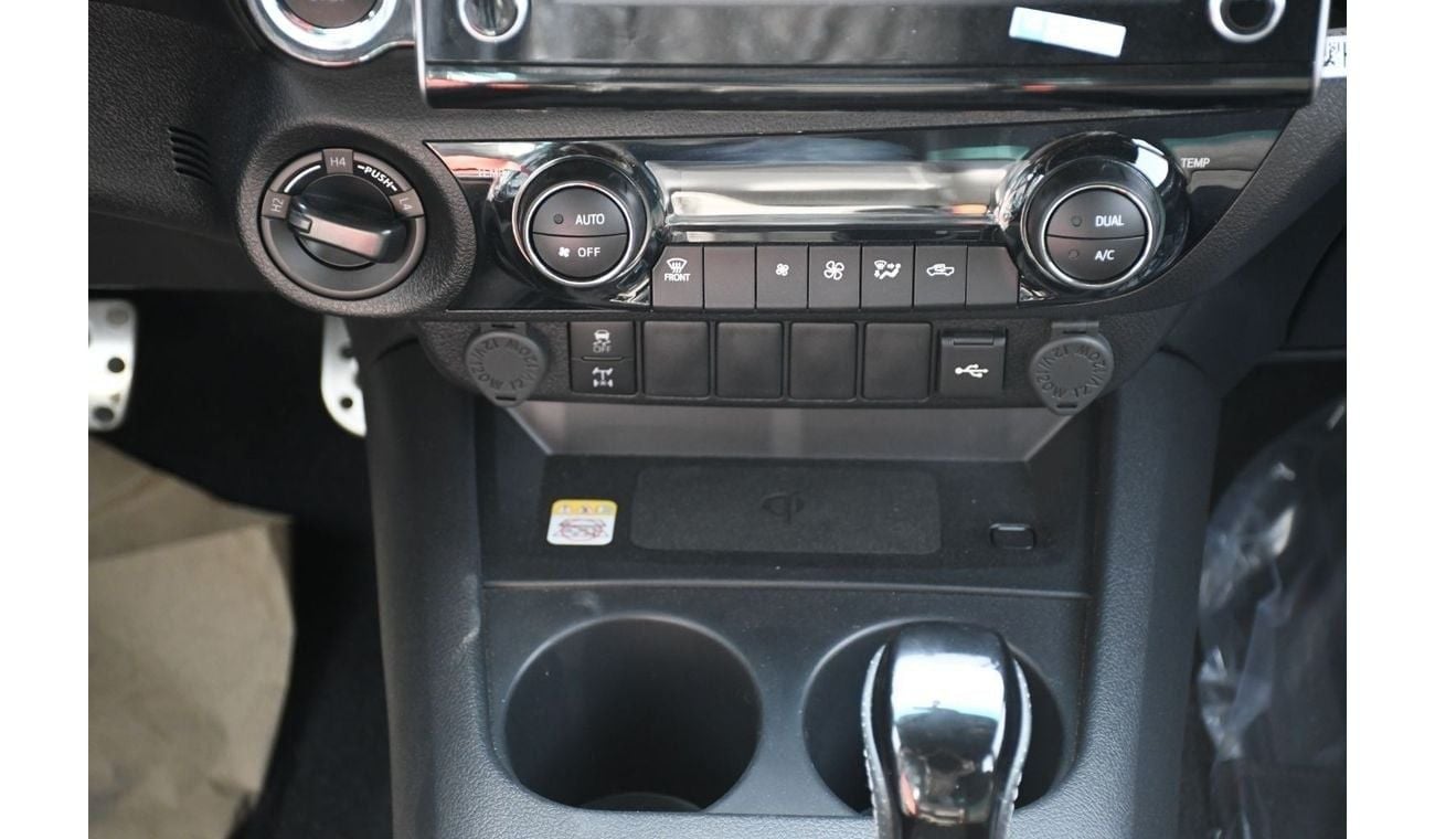 تويوتا هيلوكس GR Sport with Wireless Charger