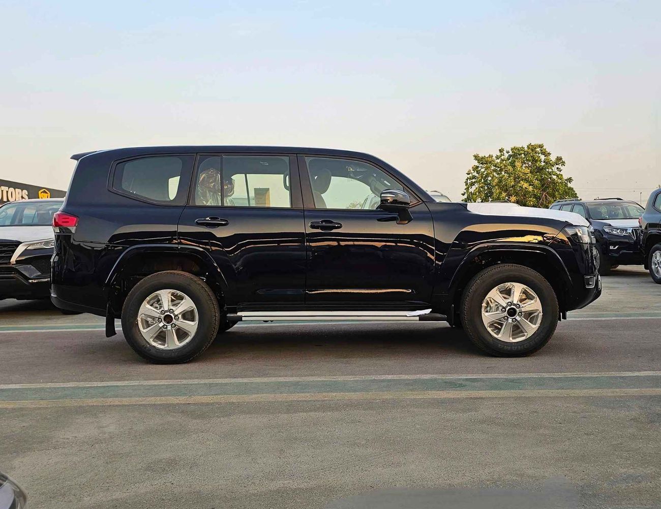 تويوتا لاند كروزر LC300 GXR / 4.0L V6 PETROL / DRIVER PWR SEAT / SUNROOF / CODE # 69075