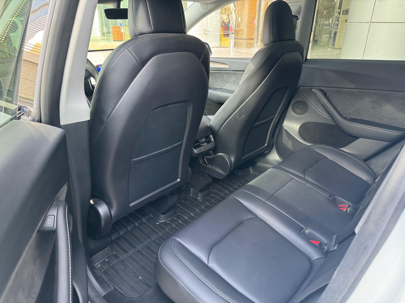 Tesla Model Y Long Range AWD AMERICAN SPECS