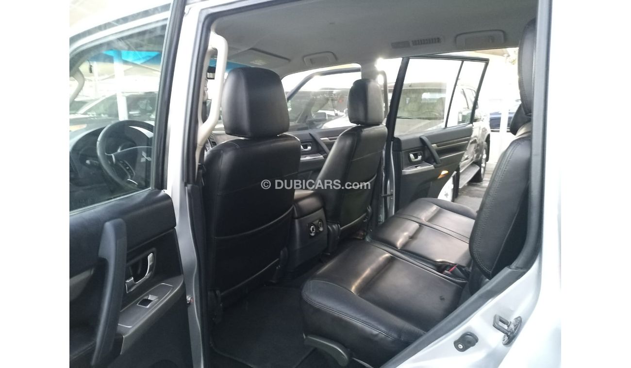 ميتسوبيشي باجيرو خليجى موديل 2013 مثبت سرعة تحكم شاشة كاميرا جلد بحالة ممتازة لاتحتاج لأى مصاريف