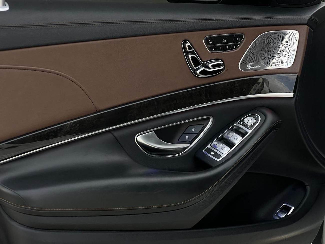 Mercedes-Benz S 560 Std Mercedes benz S560 Model 2018 GCC SPECS, original paint no accident.