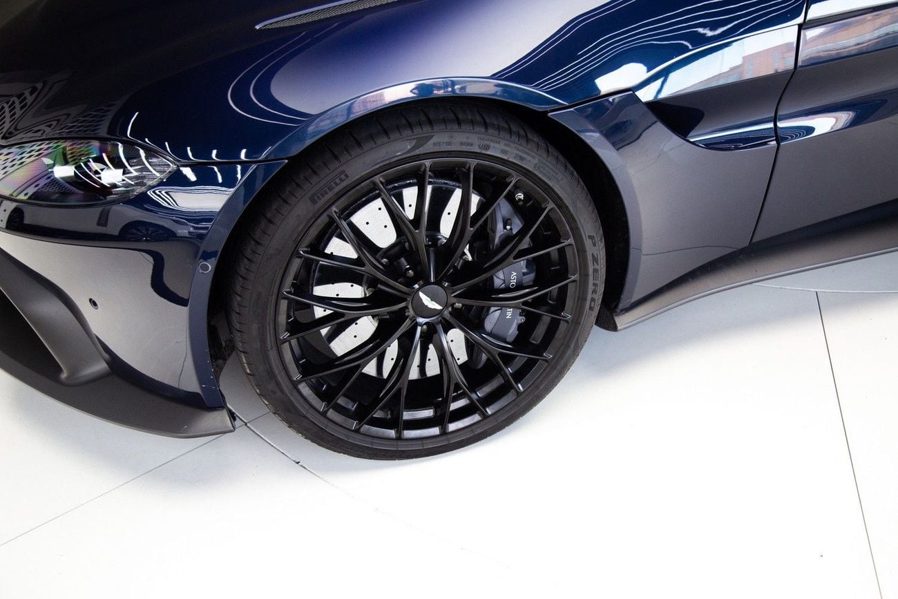 Aston Martin Vantage V8