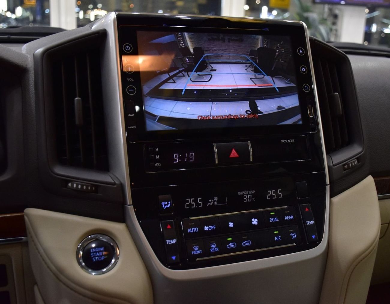 تويوتا لاند كروزر EXCELLENT DEAL for our Toyota Land Cruiser GXR ( 2018 Model ) in White Color GCC Specs