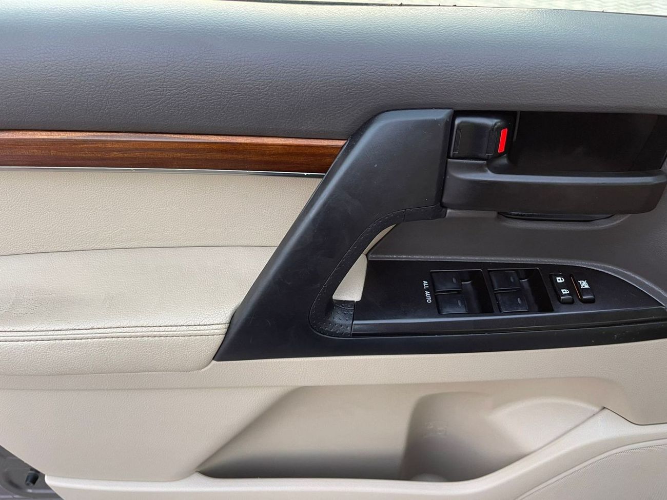 تويوتا لاند كروزر 2018 Toyota Land Cruiser GXR (J200), 5dr SUV, 4L 6cyl Petrol, Automatic, Four Wheel Drive. Clean Car