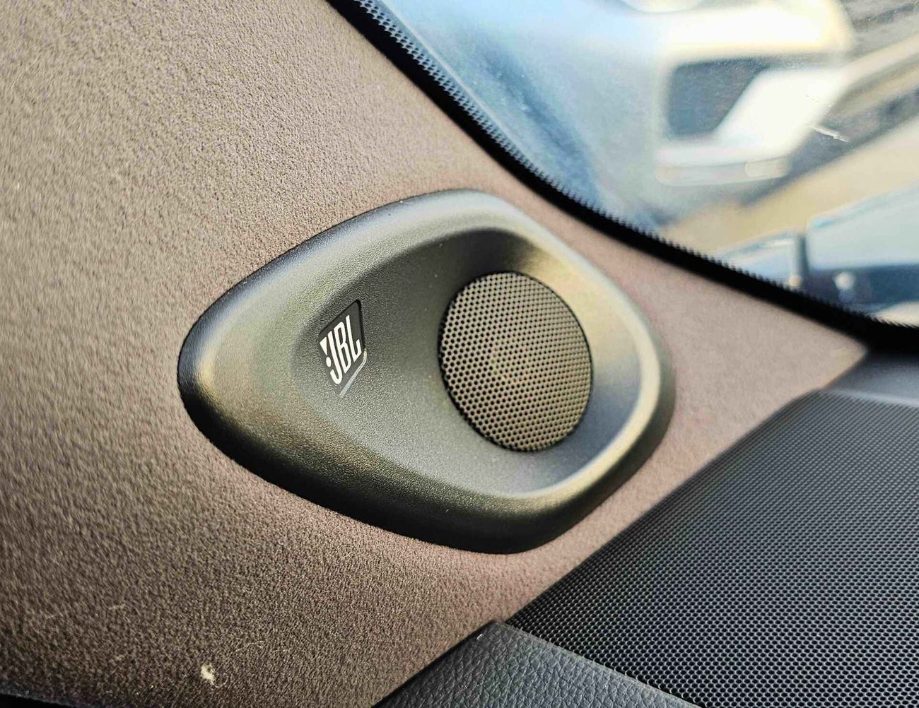 تويوتا لاند كروزر LC300 GR SPORT / 3.3L V6 DIESEL / DVD WITH 360* / JBL SPEAKERS / HEADUP / FULL OPTION (CODE # LCDGR)