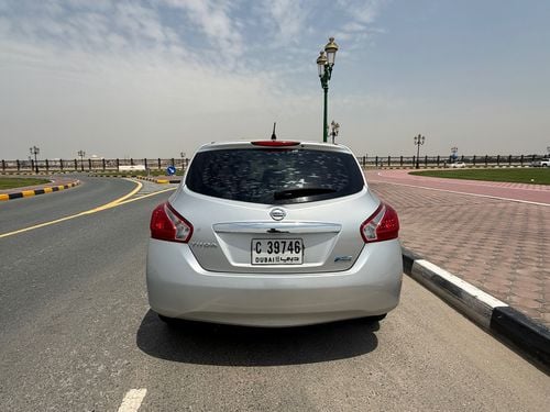 Nissan Tiida S 1.6L Hatchback