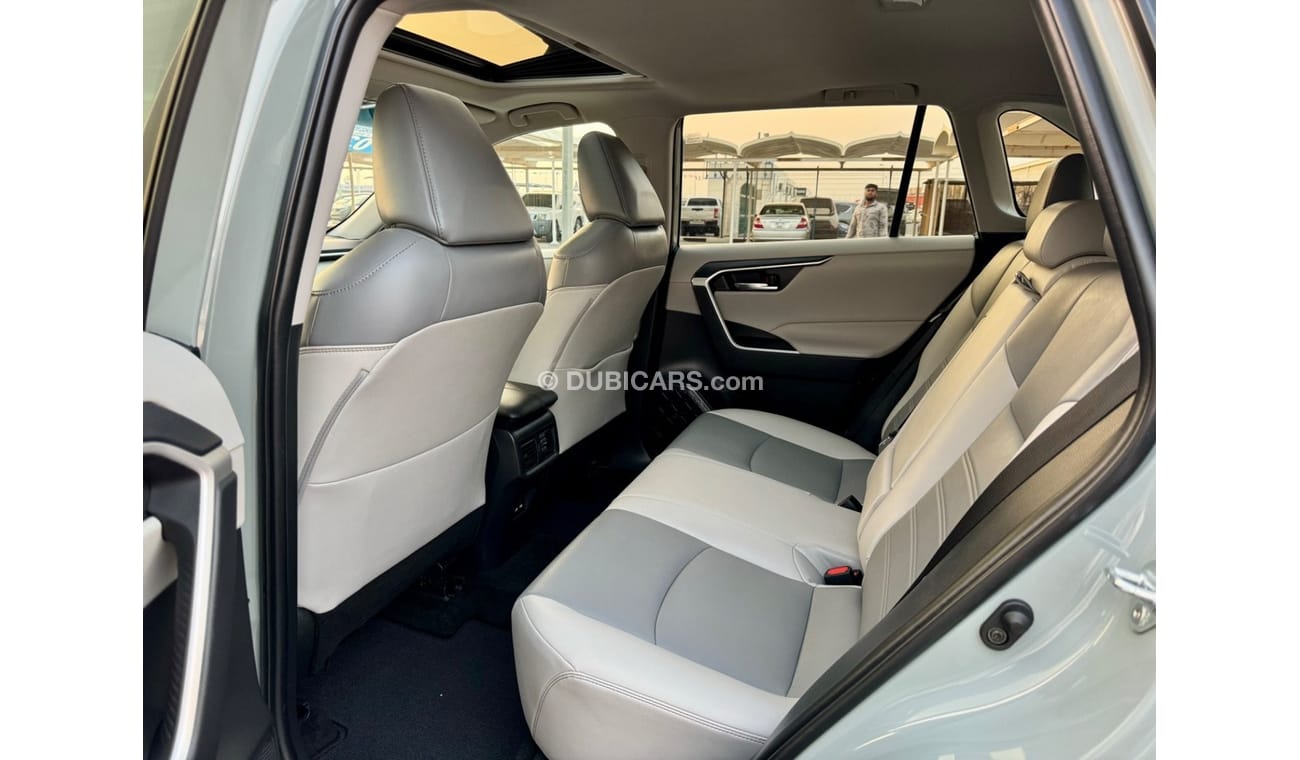 Toyota RAV4 XLE premium 2021 LED SUNROOF PUSH START AWD