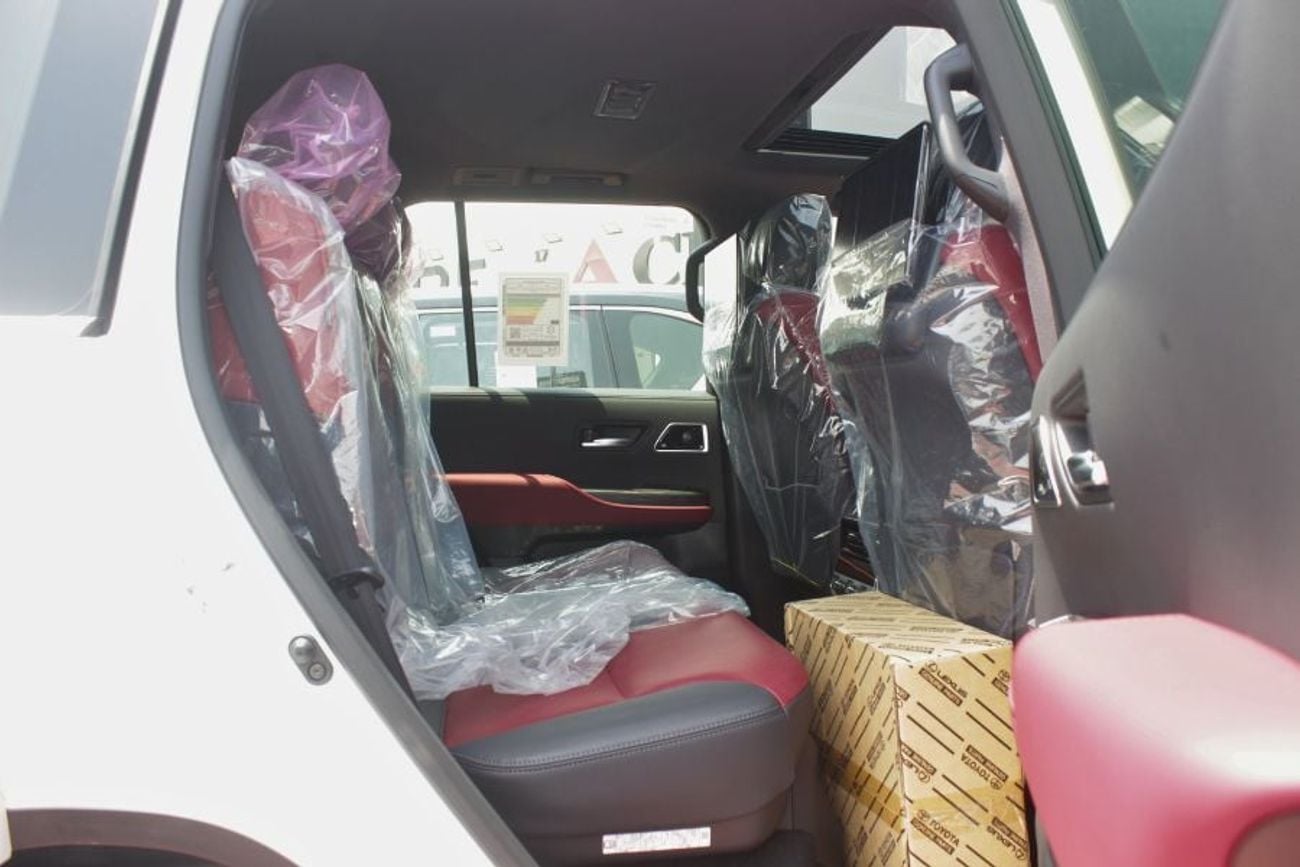Toyota Land Cruiser VXR , UNDER WARRANTY FROM AL FUTTAIM