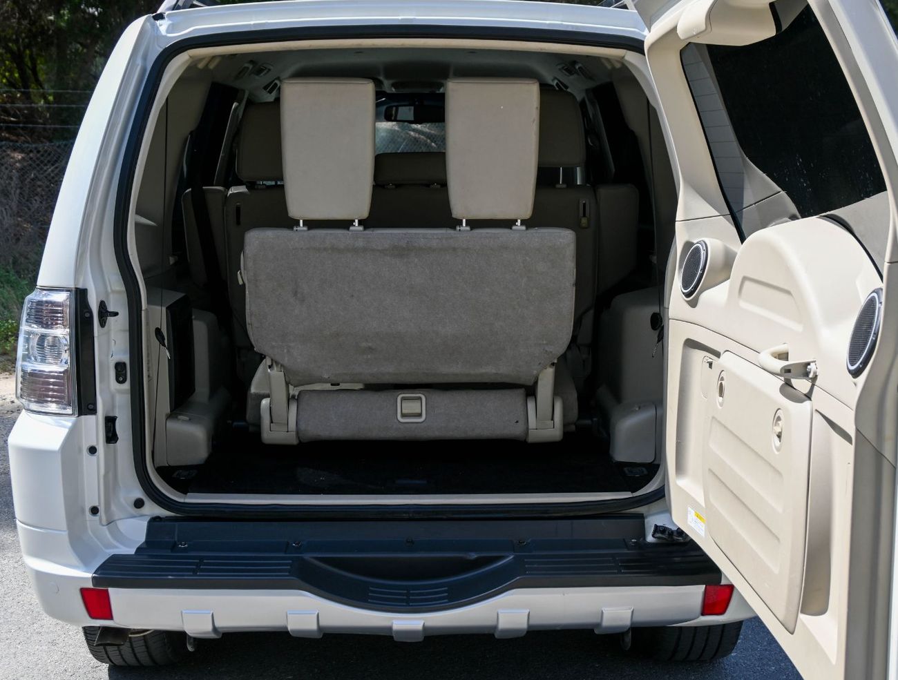 Mitsubishi Pajero GLS Mid 3.8L (274 HP) Mitsubishi Pajero 3.8L 2020 GCC Original Paint accident-free