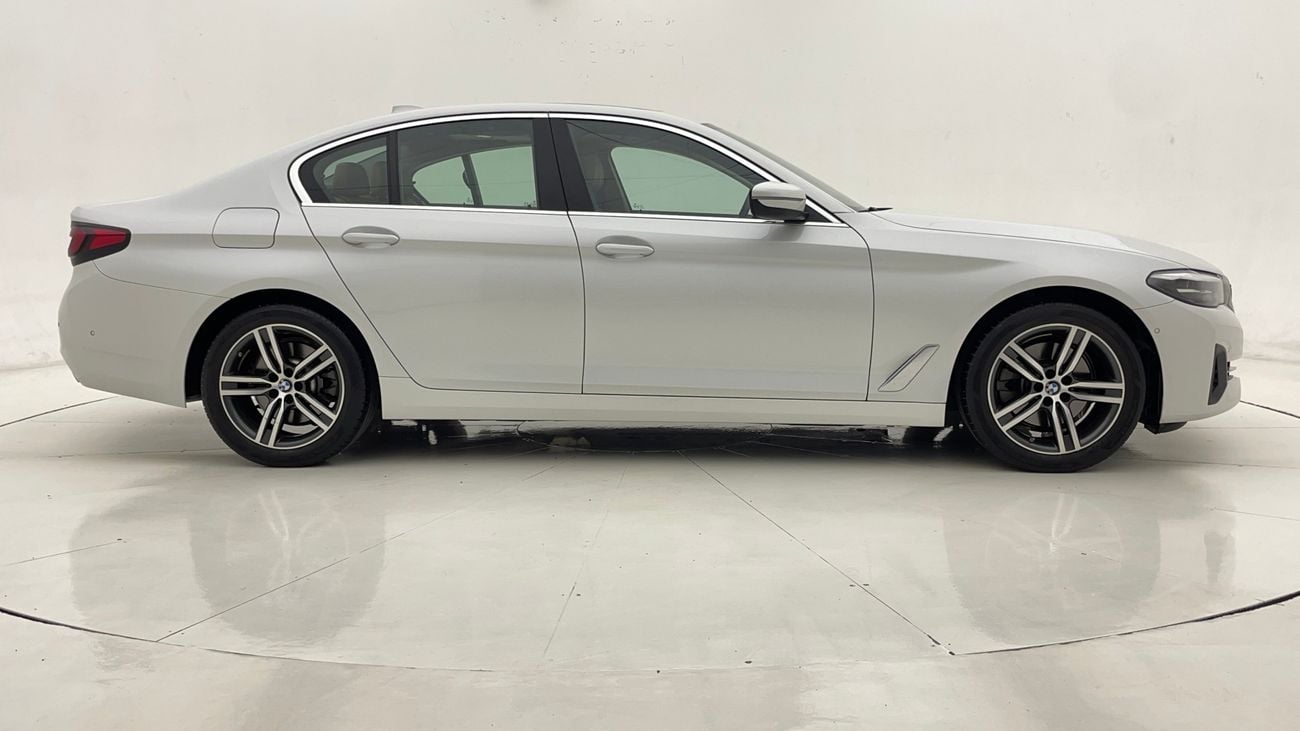 بي أم دبليو 520i JOY EDITION 2 | بدون دفعة مقدمة | اختبار القيادة في المنزل