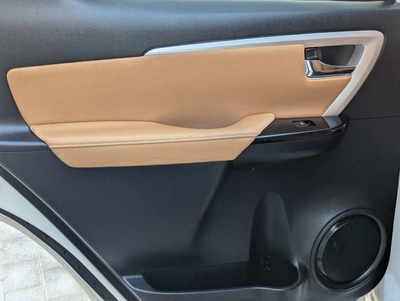 تويوتا فورتونر Toyota Fortuner 2016 LHD petrol engine 2.7 Gcc specs white