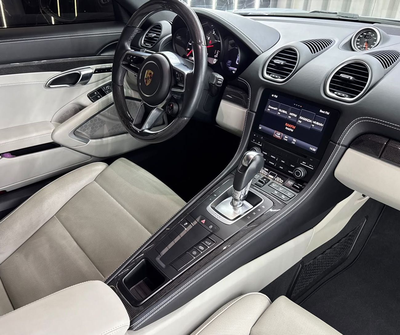 Porsche 718 Cayman STYLE EDITION Porsche 718 cayman | GCC |  Rare ARCTIC Grey | Low Mileage