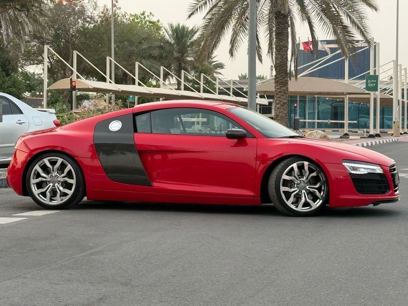 أودي R8 FSI Audi R8 V8 FSI 2015 GCC Specs - Pristine Condition Full Service History in perfect condition