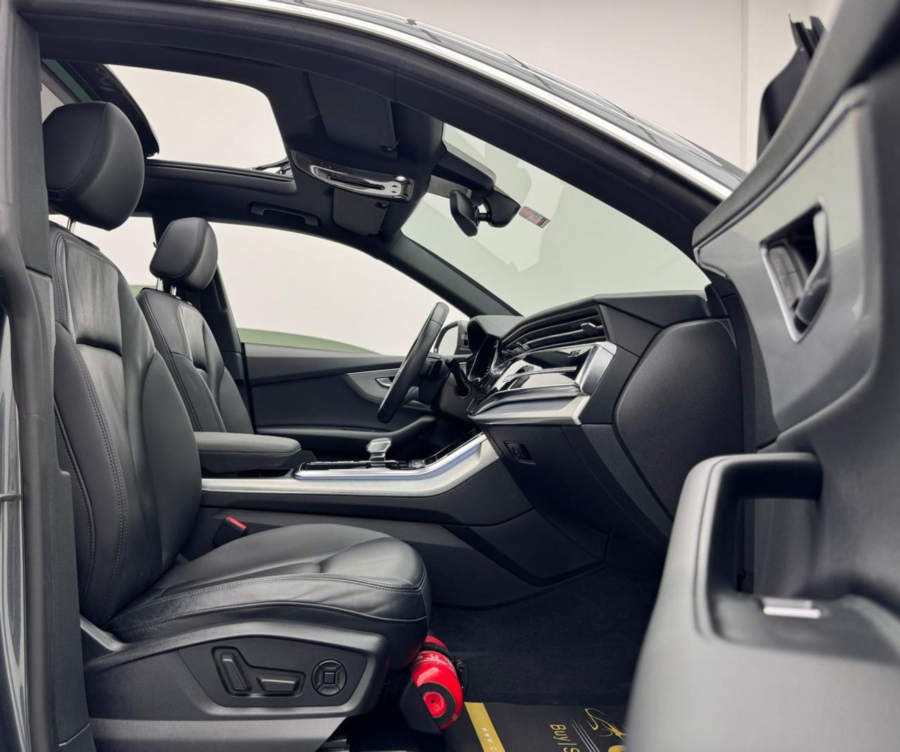 أودي Q8 55 TFSI quattro S-Line 3.0L (340 HP) 2020 Audi Q8 55TFSI S-Line, Audi Service History, 1 Year Warran