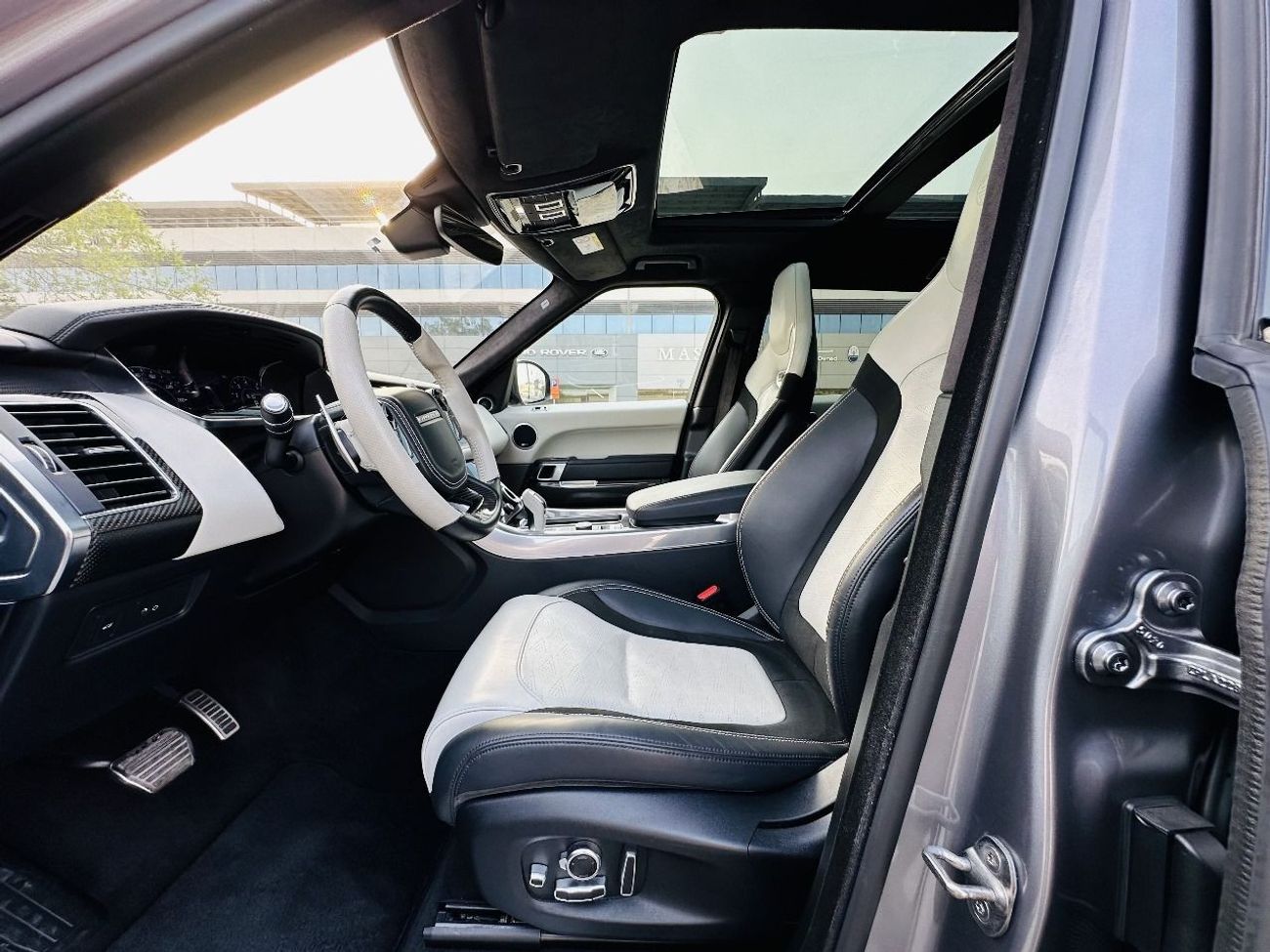 Land Rover Range Rover Sport AED 6,390 PM | SVR CARBON EDITION | UNDER WARRANTY | BRAND NEW CONDITION | LOW MILEAGE